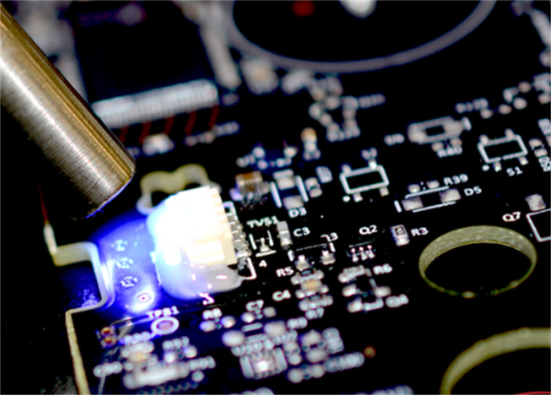 紫外线胶水在电路板制造中的关键作用