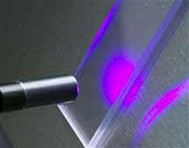 玻璃加工中的必备工具：紫外线胶水的应用优势